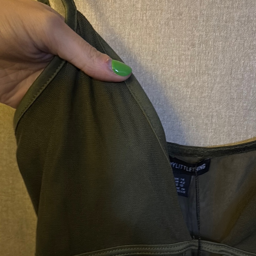 PrettyLittleThing Green Sheer Bodysuit - Picture 6 of 8